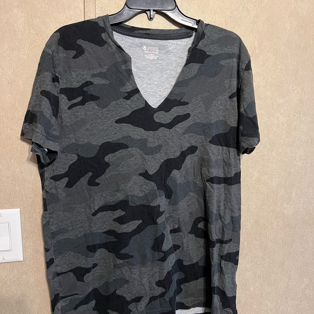 PINK Victoria's Secret Gray and Black Camouflage Short Sleeve Tee